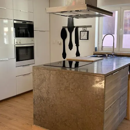 Casa Da Varzea - O Castelo A Janela!!! Обидуш